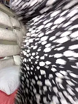 Snapshot of Vliacoooper2 chatting on 10/19/25, 05:52 Vliacoooper2 online show from 10/19/25, 05:52