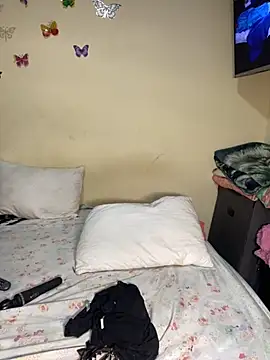 Snapshot of Vliacoooper2 chatting on 11/05/25, 10:48 Vliacoooper2 online show from 11/05/25, 10:48