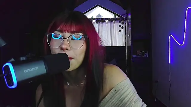 Snapshot of Shisuku_Sophi chatting on 10/24/25, 09:11 Shisuku Sophi online show from 10/24/25, 09:11