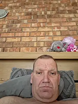 Snapshot of wallacelegend chatting on 09/18/25, 06:48 wallacelegend online show from 09/18/25, 06:48