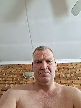 Snapshot of wallacelegend chatting on 10/29/25, 05:31 wallacelegend online show from 10/29/25, 05:31