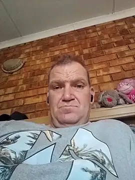 Snapshot of wallacelegend chatting on 11/04/25, 01:43 wallacelegend online show from 11/04/25, 01:43