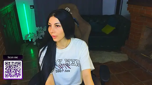 Snapshot of Emmi_Swon chatting on 09/29/25, 08:57 Emmi Swon online show from 09/29/25, 08:57