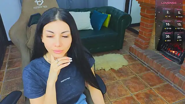 Snapshot of Emmi_Swon chatting on 10/17/25, 06:43 Emmi Swon online show from 10/17/25, 06:43