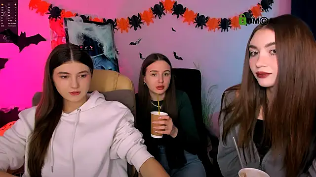 Snapshot of barbara_crazy chatting on 10/25/25, 08:55 barbara crazy online show from 10/25/25, 08:55