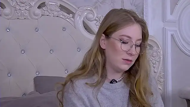 MiaEuphoria  online show from 10/08/25, 03:37