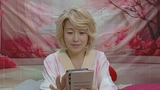 Snapshot of kimagure-fu- chatting on 11/28/25, 05:21 kimagure-fu- online show from 11/28/25, 05:21