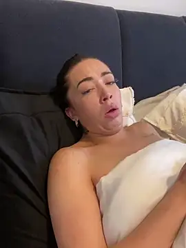 ItsCOCOx online show from 10/03/25, 06:43