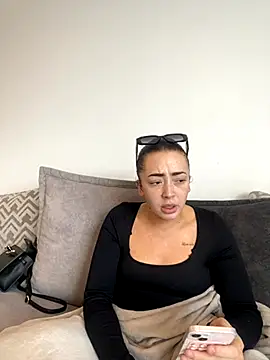 ItsCOCOx online show from 10/27/25, 03:16