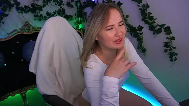 SofieBloom online show from 09/12/25, 03:56