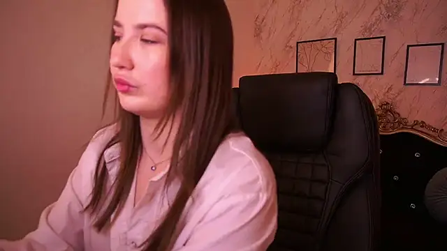 Snapshot of SofieBloom chatting on 04/10/26, 10:36 SofieBloom online show from 04/10/26, 10:36