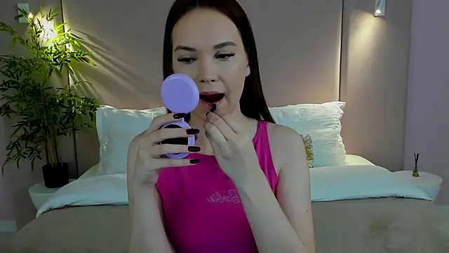 KiraHolli online show from 10/07/25, 03:04