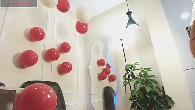 Snapshot of biancaa_18 chatting on 11/20/25, 12:05 biancaa 18 online show from 11/20/25, 12:05