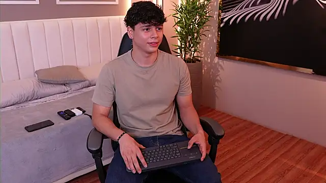 Snapshot of Ethan_occonor chatting on 10/24/25, 12:41 Ethan occonor online show from 10/24/25, 12:41
