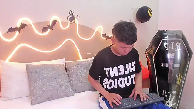 Enrrixxx  online show from 10/26/25, 07:31