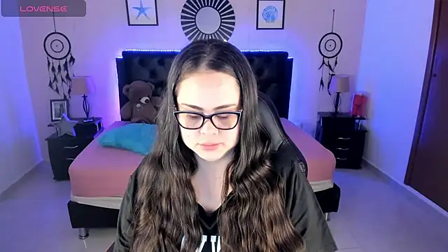LolaVillalobos online show from 06/30/26, 12:06