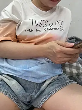 PhuongNhi21 online show from 10/16/25, 02:40