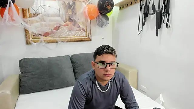 DavilANDkevin2 online show from 10/25/25, 02:41