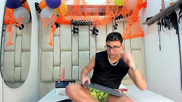 DavilANDkevin2 online show from 10/28/25, 02:37