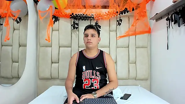 DavilANDkevin2 online show from 10/29/25, 02:58