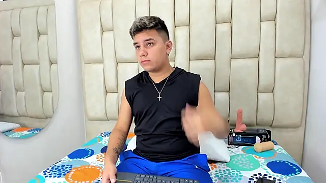 Snapshot of DavilANDkevin2 chatting on 11/14/25, 02:43 DavilANDkevin2 online show from 11/14/25, 02:43