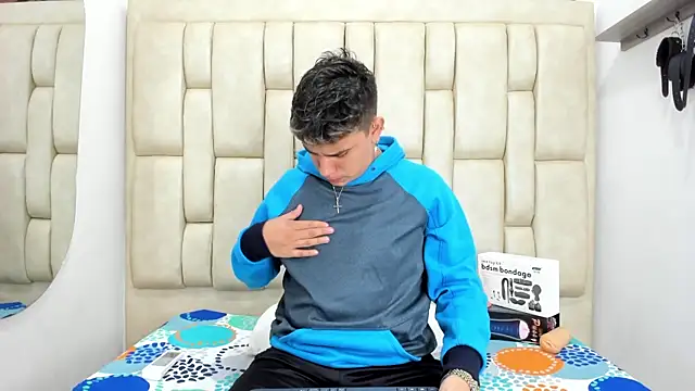 Snapshot of DavilANDkevin2 chatting on 11/22/25, 02:32 DavilANDkevin2 online show from 11/22/25, 02:32