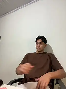Snapshot of Tavinho067 chatting on 04/18/26, 04:38 Tavinho067 online show from 04/18/26, 04:38