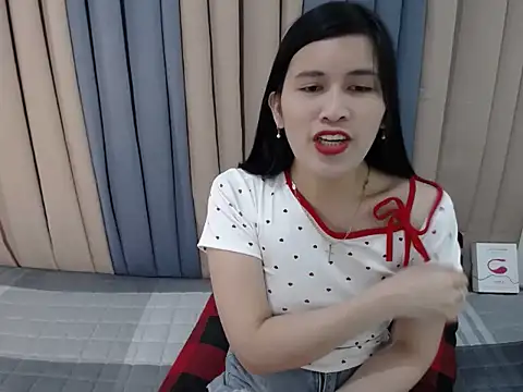 Snapshot of pinay_amaliax chatting on 04/12/26, 10:53 pinay amaliax online show from 04/12/26, 10:53