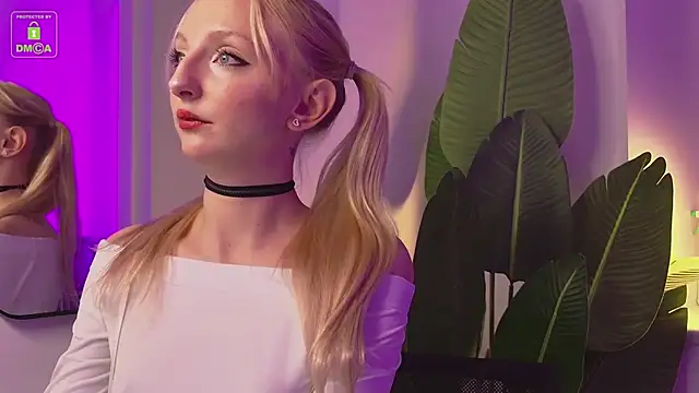 Snapshot of maya_snow chatting on 10/15/25, 08:31 maya snow online show from 10/15/25, 08:31