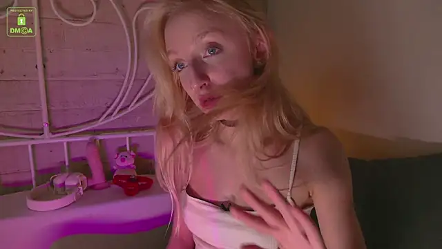 Snapshot of maya_snow chatting on 10/18/25, 08:42 maya snow online show from 10/18/25, 08:42