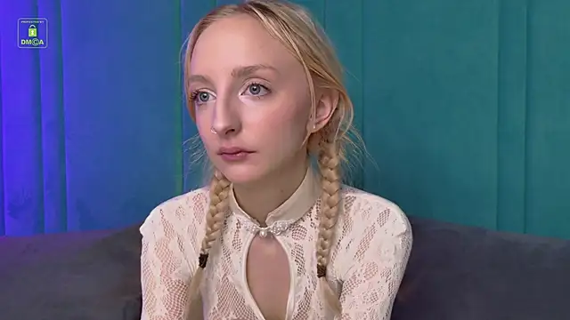 Snapshot of maya_snow chatting on 10/31/25, 06:47 maya snow online show from 10/31/25, 06:47