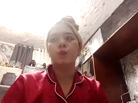 blonditax1111 online show from 10/03/25, 07:16