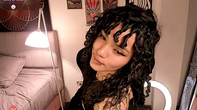 Snapshot of Nati____ chatting on 12/17/25, 04:29 Nati online show from 12/17/25, 04:29