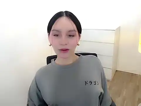 Snapshot of holly_tabby chatting on 10/19/25, 12:11 holly tabby online show from 10/19/25, 12:11