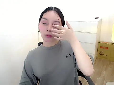 Snapshot of holly_tabby chatting on 11/15/25, 07:21 holly tabby online show from 11/15/25, 07:21