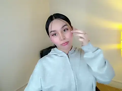 holly tabby online show from 05/22/26, 09:09