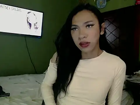 Snapshot of Annaloula chatting on 10/15/25, 03:45 Annaloula online show from 10/15/25, 03:45