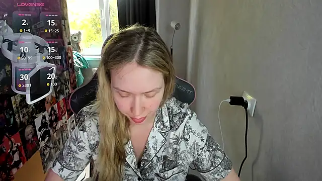 NicoleRiccii online show from 10/10/25, 01:32