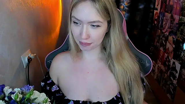 NicoleRiccii online show from 11/10/25, 06:51