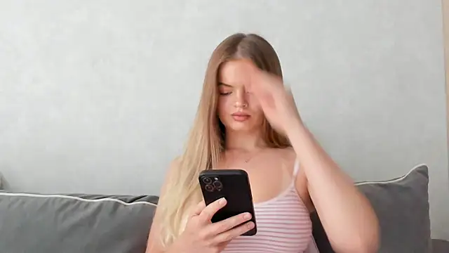 Sarah keyy online show from 05/31/26, 06:09