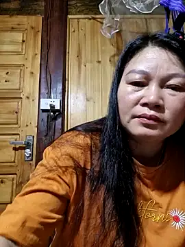 yoowwmr online show from 10/28/25, 01:36