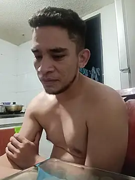 Snapshot of Andreshot911 chatting on 10/25/25, 04:42 Andreshot911 online show from 10/25/25, 04:42