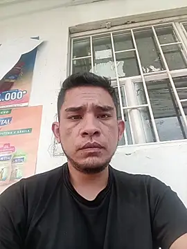 Snapshot of Andreshot911 chatting on 10/25/25, 08:58 Andreshot911 online show from 10/25/25, 08:58