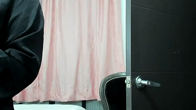 Snapshot of ADHARAMILLER__1111 chatting on 10/31/25, 01:28 ADHARAMILLER  1111 online show from 10/31/25, 01:28