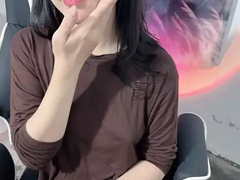 Snapshot of Bino119 chatting on 11/17/25, 01:06 Bino119 online show from 11/17/25, 01:06