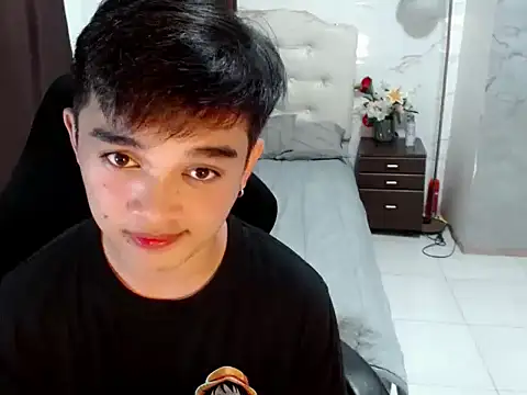 Snapshot of sexysam14 chatting on 11/07/25, 07:52 sexysam14 online show from 11/07/25, 07:52