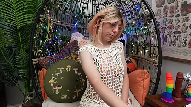 Snapshot of bendingofwillow chatting on 10/01/25, 11:27 bendingofwillow online show from 10/01/25, 11:27