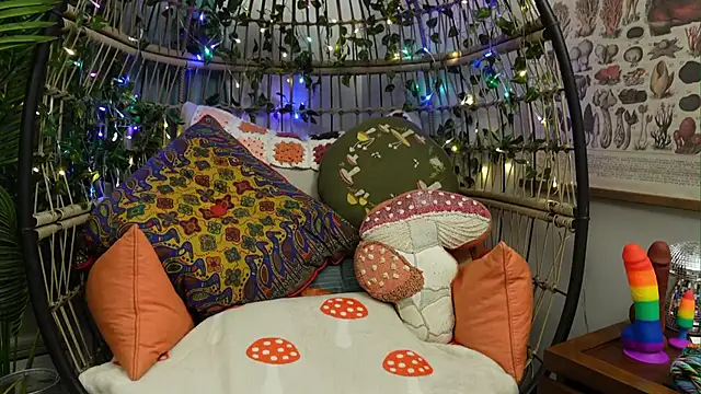 Snapshot of bendingofwillow chatting on 10/03/25, 11:40 bendingofwillow online show from 10/03/25, 11:40