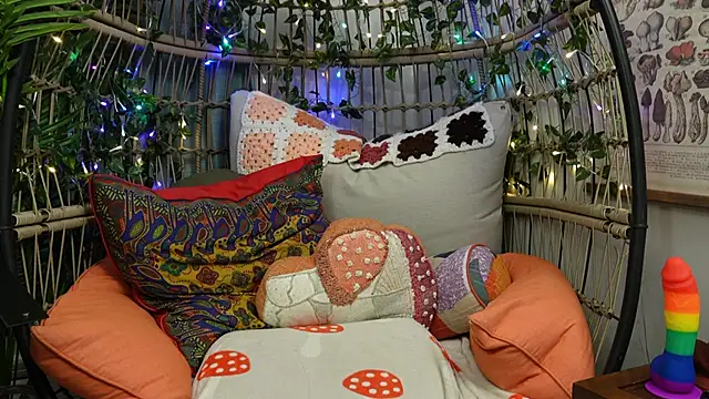 Snapshot of bendingofwillow chatting on 11/24/25, 12:27 bendingofwillow online show from 11/24/25, 12:27