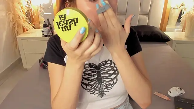 Daphne And Roger online show from 09/13/25, 11:32